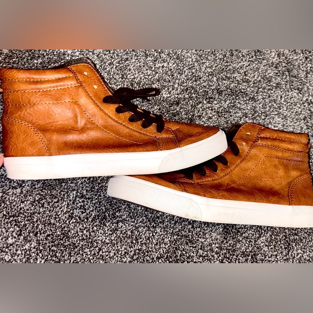 OLD NAVY/GAP ~ Faux-Leather Lace-Up High-Tops/Boots  for Boys | Size: (6)